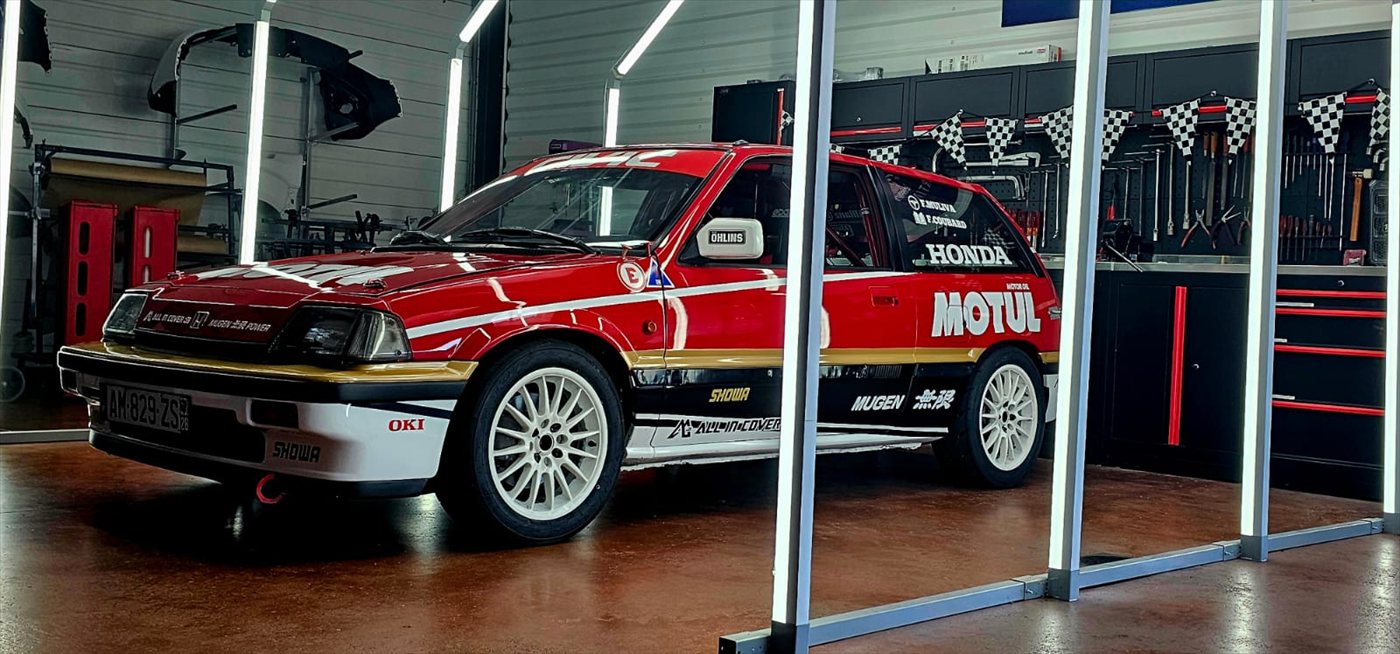 La Honda Civic Si E-AT Groupe A de Comminges Heritage Racing vue de profil, livrée Motul