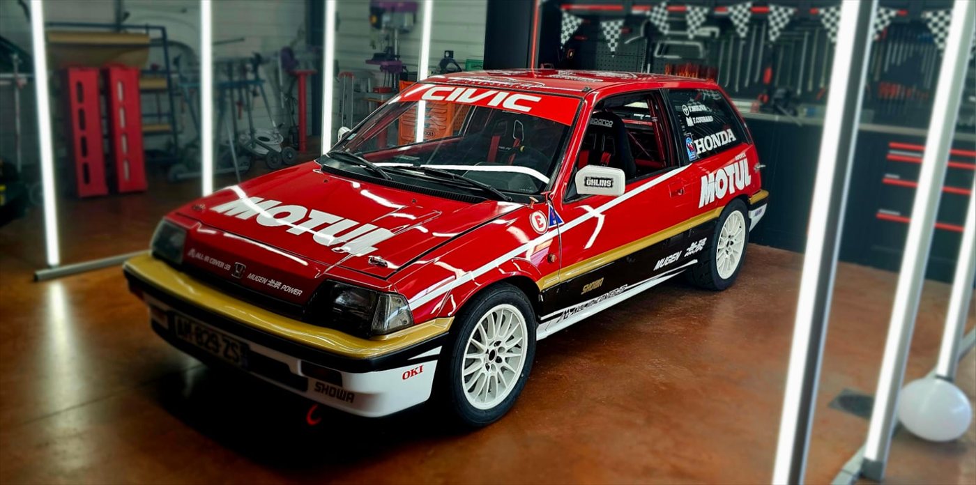 La Honda Civic Si E-AT Groupe A de Comminges Heritage Racing vue de trois quarts avant